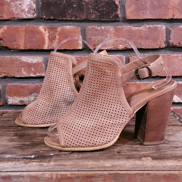 Kelsi Dagger Brooklyn Goya Perforated Heels - Picture 4 of 10